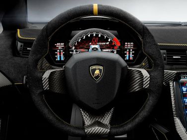 Lamborghini Centenario I، كوبيه — عجلة القيادة