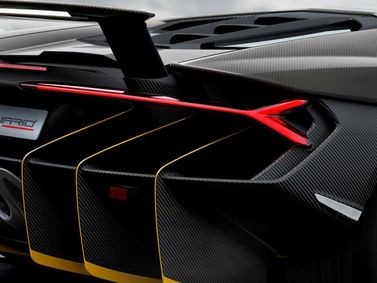 Lamborghini Centenario I، كوبيه — الجزء الخلفي من السيارة عن قرب