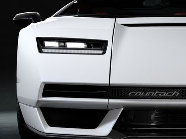 Lamborghini Countach LPI 800-4، كوبيه — منظر أمامي