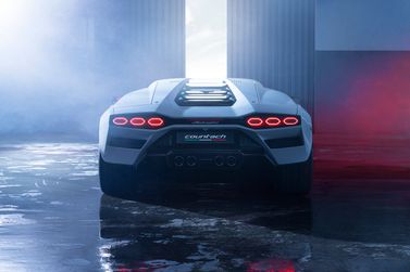 Lamborghini Countach LPI 800-4، كوبيه — منظر خلفي