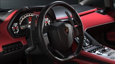 Lamborghini Countach LPI 800-4، كوبيه — عجلة القيادة