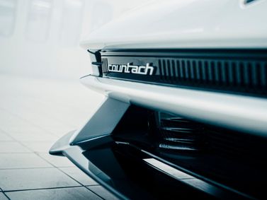 Lamborghini Countach LPI 800-4، كوبيه — شعار السيارة واسم الطراز