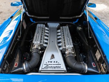 Lamborghini Diablo، كوبيه — حجرة المحرك