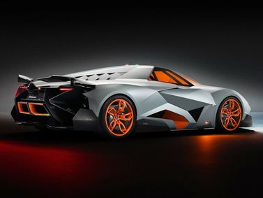Lamborghini Egoista I، كوبيه — منظر خلفي بزاوية ثلاثة أرباع