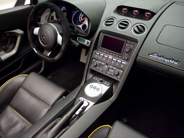 Lamborghini Gallardo I، رودستر — لوحة القيادة