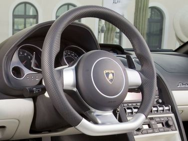 Lamborghini Gallardo I، رودستر — عجلة القيادة