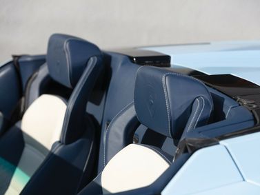 Lamborghini Gallardo I، رودستر — المقاعد الأمامية