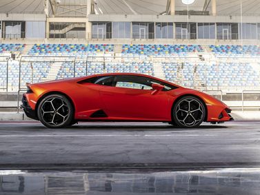 Lamborghini Huracán أنا فيس ليفت، كوبيه — منظر من الجانب الأيمن