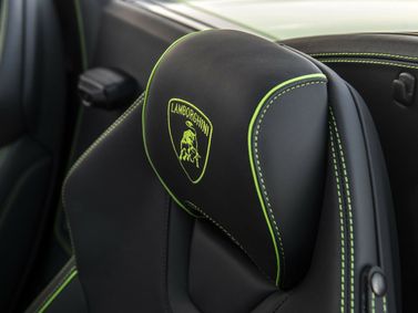 Lamborghini Huracán أنا فيس ليفت، رودستر Spyder — المقاعد الأمامية