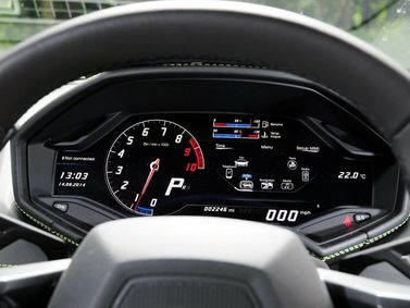 Lamborghini Huracán I، كوبيه — لوحة العدادات