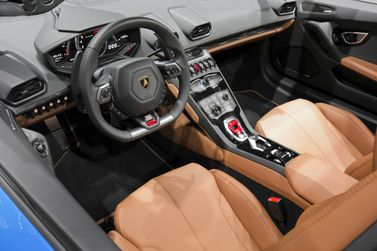 Lamborghini Huracán I، رودستر — منطقة السائق
