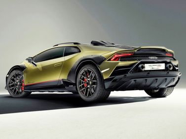 Lamborghini Huracán أنا فيس ليفت، كوبيه Sterrato — منظر خلفي بزاوية ثلاثة أرباع