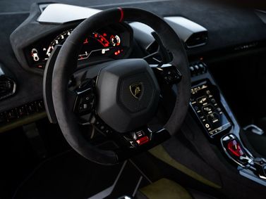 Lamborghini Huracán أنا فيس ليفت، كوبيه Sterrato — عجلة القيادة