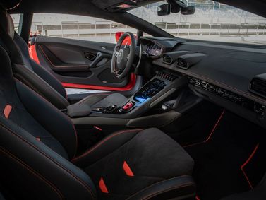 Lamborghini Huracán أنا فيس ليفت، كوبيه — منطقة السائق