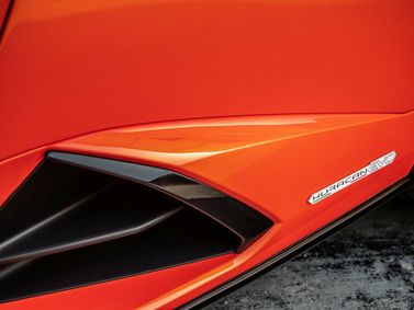 Lamborghini Huracán أنا فيس ليفت، كوبيه — شعار السيارة واسم الطراز