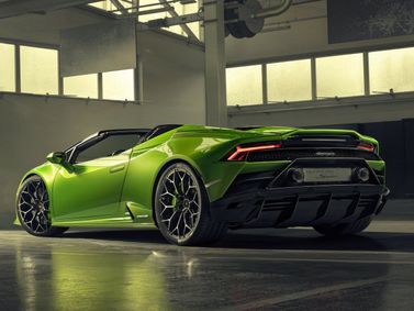 Lamborghini Huracán أنا فيس ليفت، رودستر Spyder — منظر خلفي بزاوية ثلاثة أرباع