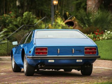 Lamborghini Jarama، كوبيه — منظر خلفي بزاوية ثلاثة أرباع