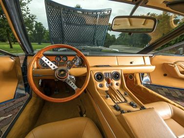 Lamborghini Jarama، كوبيه — منطقة السائق