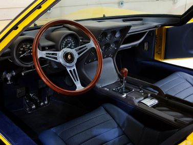 Lamborghini Miura، كوبيه — منطقة السائق