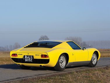 Lamborghini Miura، كوبيه — منظر خلفي أيمن