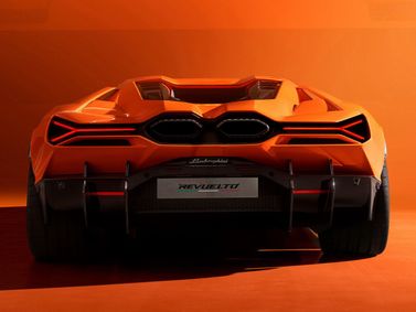 Lamborghini Revuelto، كوبيه — منظر خلفي