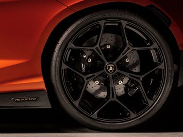 Lamborghini Revuelto، كوبيه — جنط العجلة