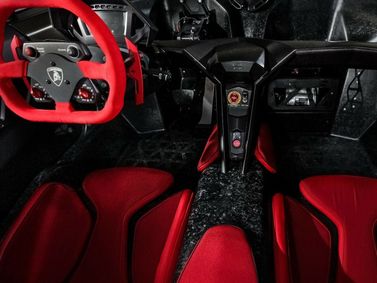 Lamborghini Sesto Elemento، كوبيه — منطقة السائق