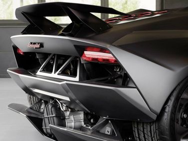 Lamborghini Sesto Elemento، كوبيه — الجزء الخلفي من السيارة عن قرب