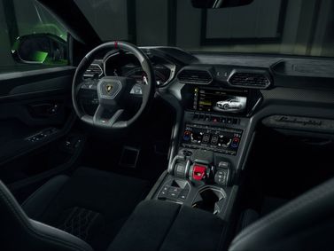 Lamborghini Urus أنا فيس ليفت، دفع رباعي 5 أبواب Performante — منطقة السائق