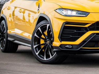Lamborghini Urus I، دفع رباعي 5 أبواب — منظر أمامي أيمن