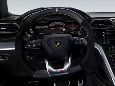 Lamborghini Urus I، دفع رباعي 5 أبواب — عجلة القيادة