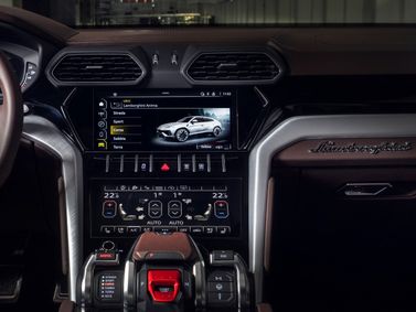 Lamborghini Urus أنا فيس ليفت، دفع رباعي 5 أبواب S — شاشة نظام المعلومات والترفيه