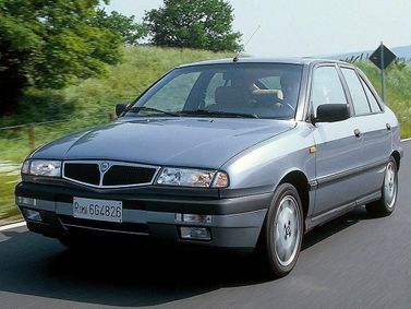 Lancia Delta II (836), Хэтчбек 5 дв. — вид спереди справа