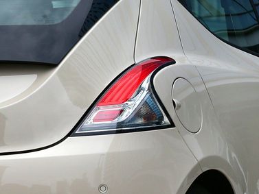 Lancia Ypsilon عملية فيس ليفت III (النوع 846)، هاتشباك 5 أبواب — المصباح الخلفي