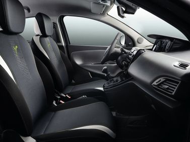 Lancia Ypsilon عملية فيس ليفت III (النوع 846)، هاتشباك 5 أبواب — منظر عام للمقصورة