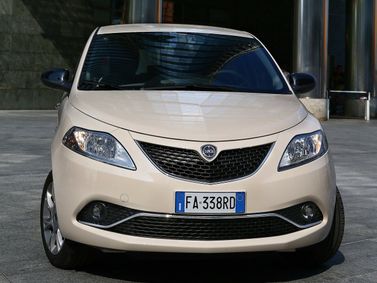 Lancia Ypsilon عملية فيس ليفت III (النوع 846)، هاتشباك 5 أبواب — منظر أمامي