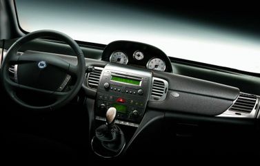 Lancia Ypsilon II (النوع 843) فيس ليفت، هاتشباك 3 أبواب — لوحة القيادة