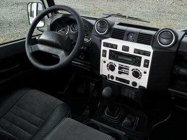 Land Rover Defender أنا فيس ليفت، دفع رباعي 3 أبواب — لوحة القيادة