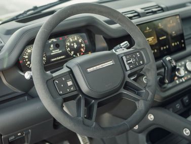Land Rover Defender ثانياً، دفع رباعي 5 أبواب 110 — عجلة القيادة