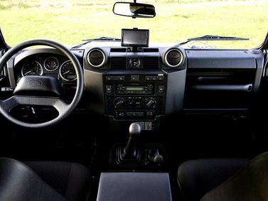 Land Rover Defender أنا فيس ليفت، دفع رباعي 3 أبواب — لوحة القيادة