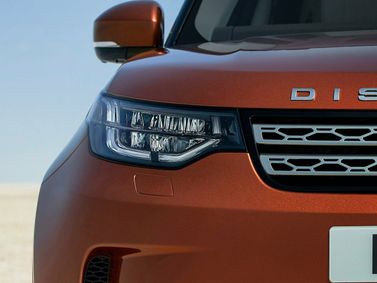 Land Rover Discovery V, Внедорожник 5 дв. — передняя часть автомобиля крупным планом