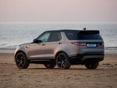 Land Rover Discovery V Рестайлинг, Внедорожник 5 дв. — вид сзади справа
