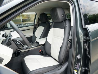 Land Rover Range Rover Evoque II, Внедорожник 5 дв. L — передние сиденья