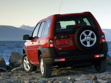 Land Rover Freelander I، دفع رباعي 5 أبواب — منظر خلفي أيسر