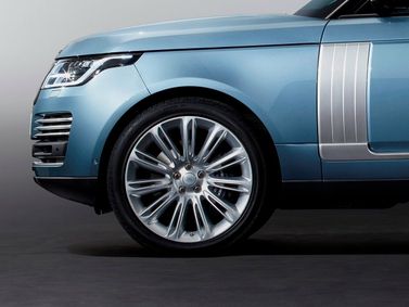 Land Rover Range Rover فيس ليفت IV، دفع رباعي 5 أبواب — منظر أمامي أيسر