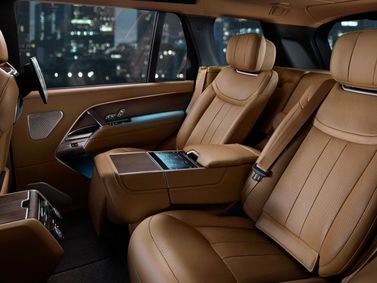 Land Rover Range Rover V، دفع رباعي 5 أبواب Long — المقاعد الخلفية
