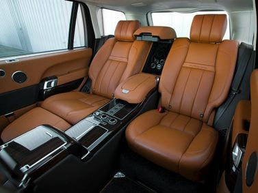 Land Rover Range Rover رابعاً، دفع رباعي 5 أبواب Long — المقاعد الخلفية