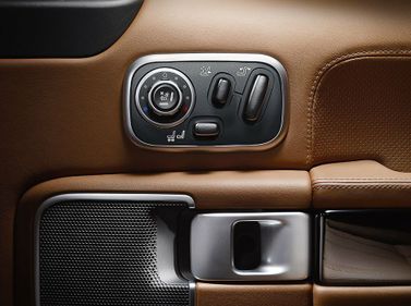 Land Rover Range Rover ثالثاً فيس ليفت 2، دفع رباعي 5 أبواب — تفصيل داخلي