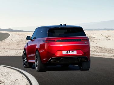Land Rover Range Rover Sport III (L461)، دفع رباعي 5 أبواب — منظر خلفي بزاوية ثلاثة أرباع