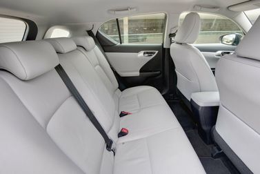Lexus CT I، هاتشباك 5 أبواب — المقاعد الخلفية